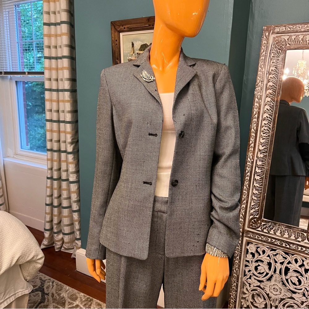 OSCAR DE LA RENTA Vintage Wool Blazer with Leather Elbow Patches - Picture 5 of 16